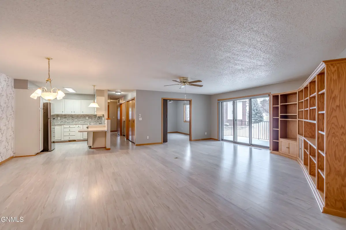3305 Montreal Street #202, Bismarck, ND 58503 - Image #1