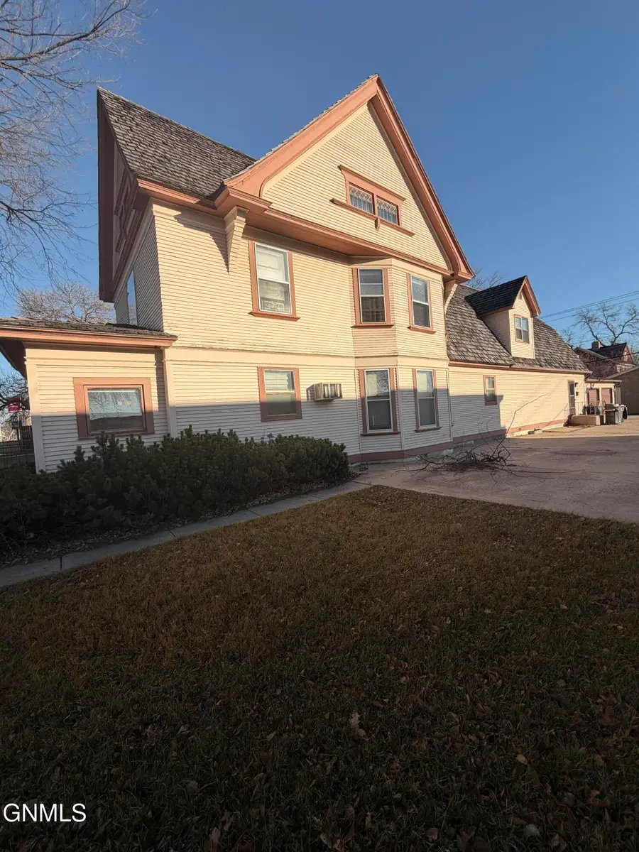 406 1st Avenue N, Jamestown, ND 58401 - Image #2