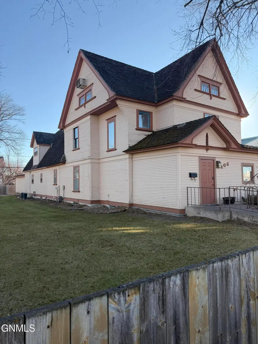 406 1st Avenue N, Jamestown, ND 58401 - Image #3