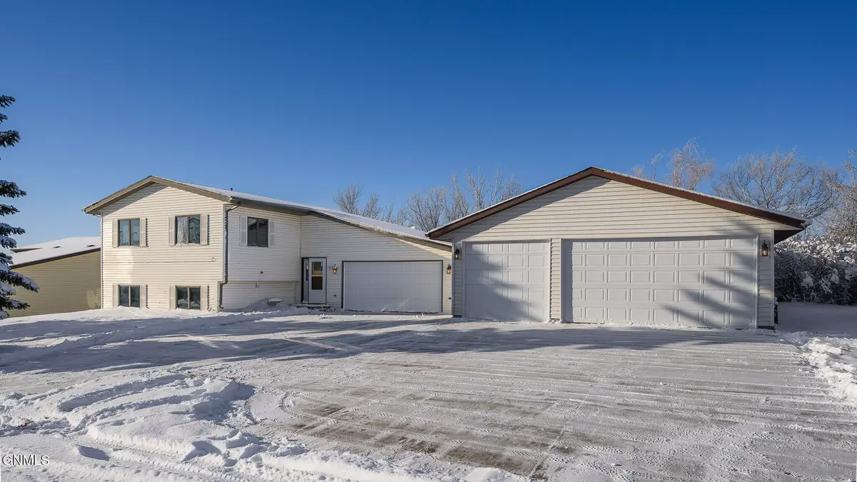 1731 5th Avenue Ne, Beulah, ND 58523 - Image #1