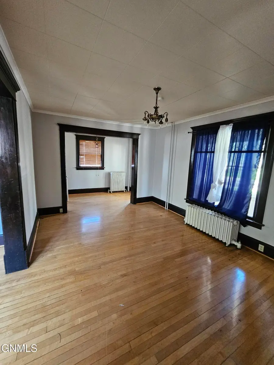 413 E B Avenue E, Bismarck, ND 58501 - Image #3