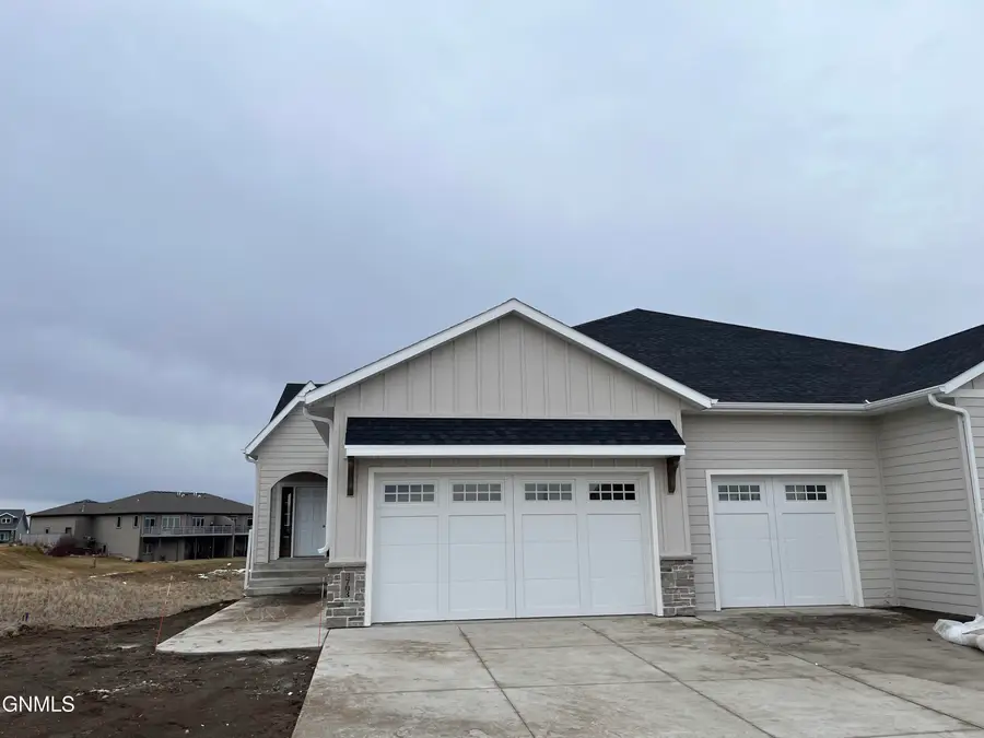 3703 Ridge Way, Bismarck, ND 58503 - #2