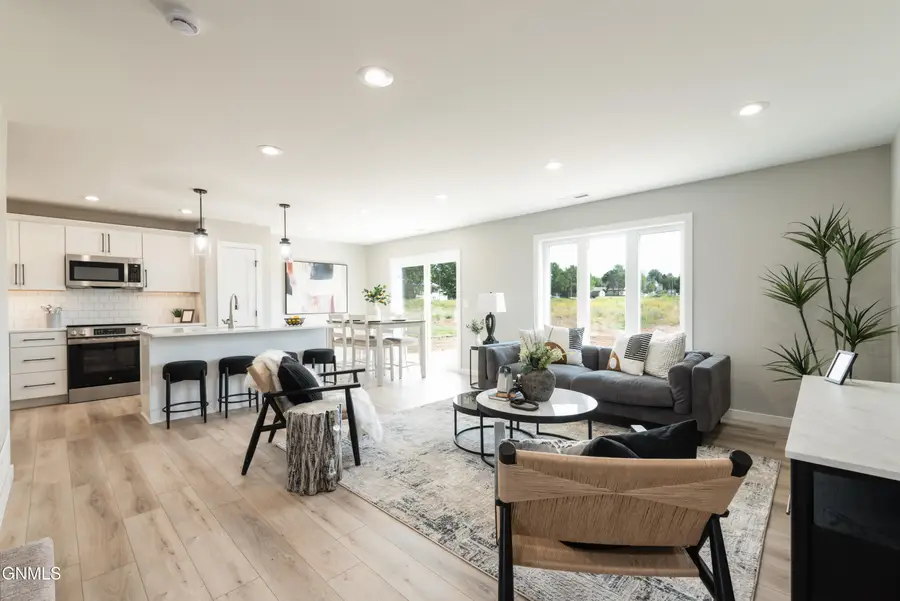 1710 Heart Rdg Lp Se, Mandan, ND 58554 - Image #2