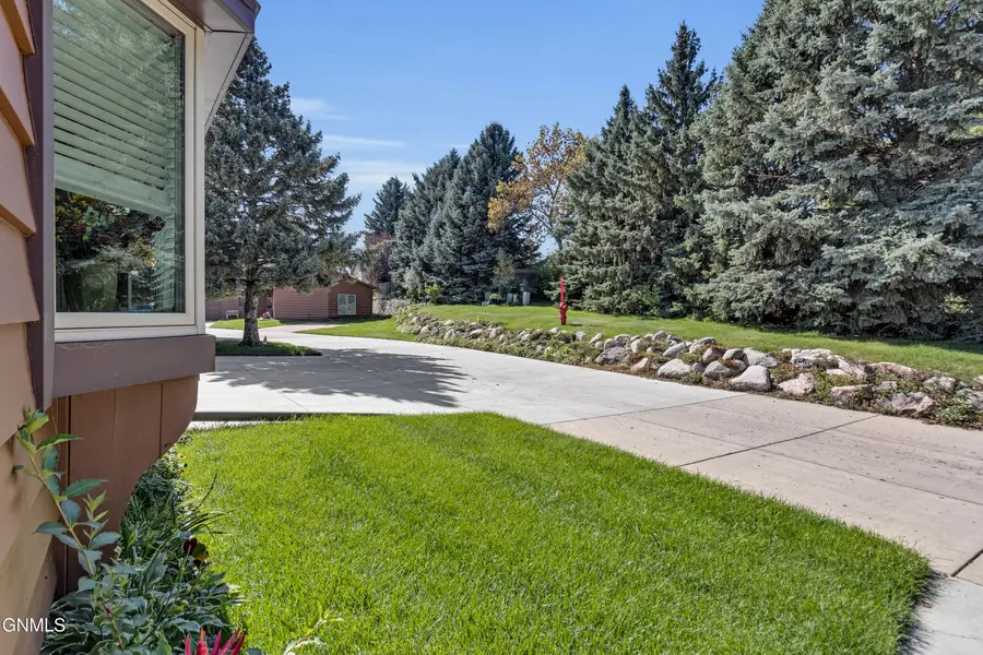 420 E Brandon Drive, Bismarck, ND 58503 - Image #2