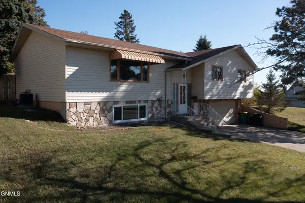 1135 N 26th Street N, Bismarck, ND 58501