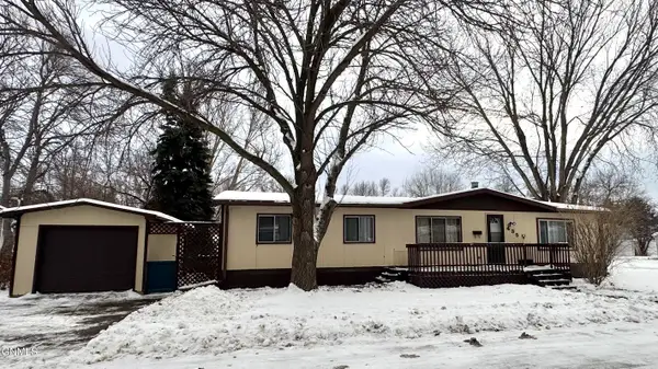 435 Piccadilly Circle, Bismarck, ND 58504