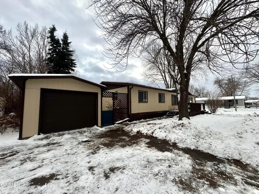 435 Piccadilly Circle, Bismarck, ND 58504 - Image #2