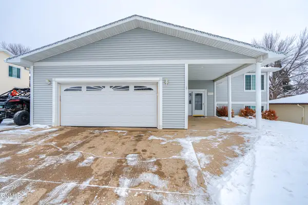 3206 Bitteroot Avenue, Bismarck, ND 58503