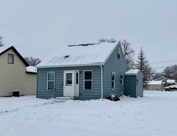 823 4th Avenue W, Williston, ND 58801