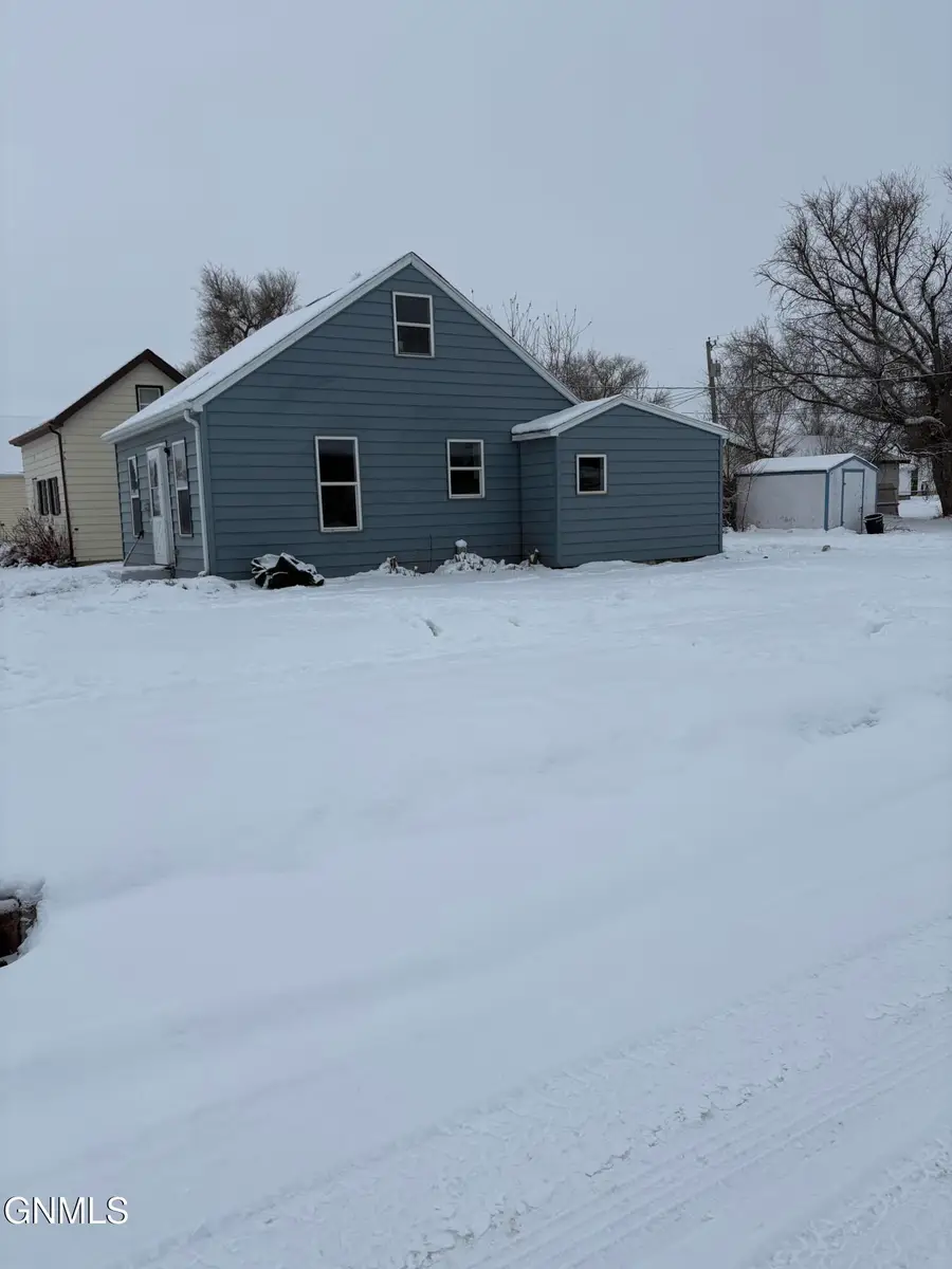 823 4th Avenue W, Williston, ND 58801 - Image #2