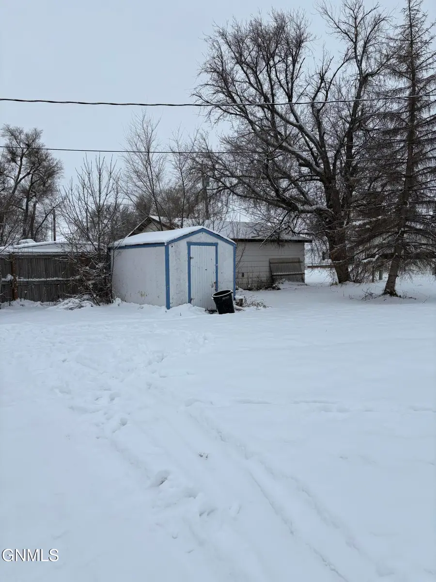 823 4th Avenue W, Williston, ND 58801 - Image #3