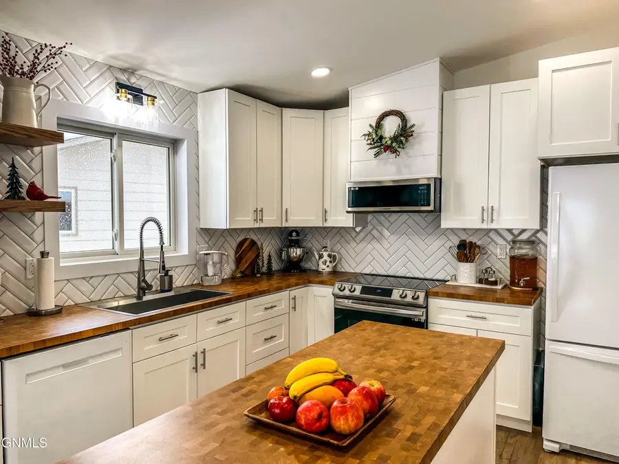 1526 Oakland Drive, Bismarck, ND 58504 - Image #2