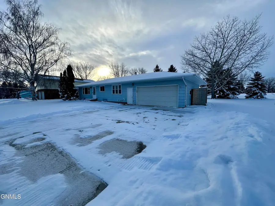 503 Sayler Street, Underwood, ND 58576 - Image #2