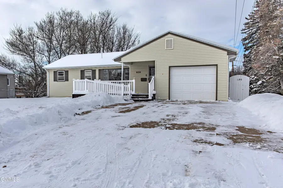 620 Crescent Lane, Bismarck, ND 58501 - Image #2