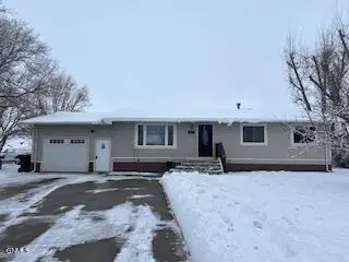 628 Sunset Drive, Watford City, ND 58854