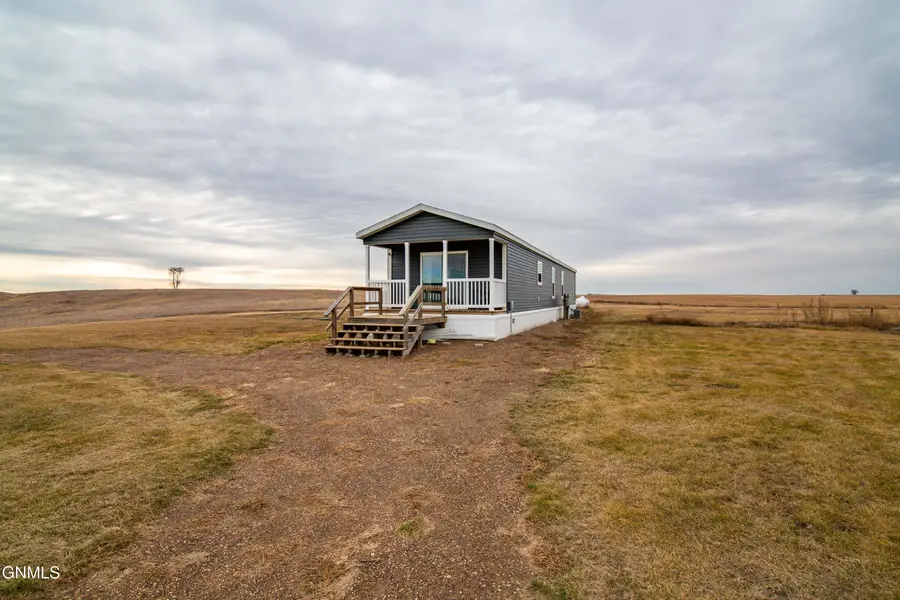 6812 E Schatz Lane, Elgin, ND 58533 - Image #2
