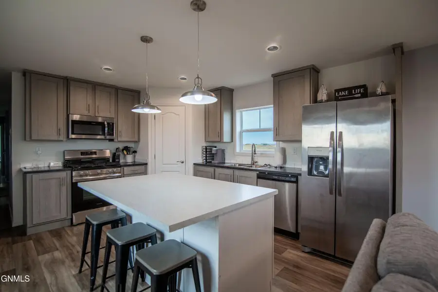 6812 E Schatz Lane, Elgin, ND 58533 - Image #3