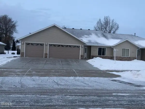 315 Versailles Avenue, Bismarck, ND 58503