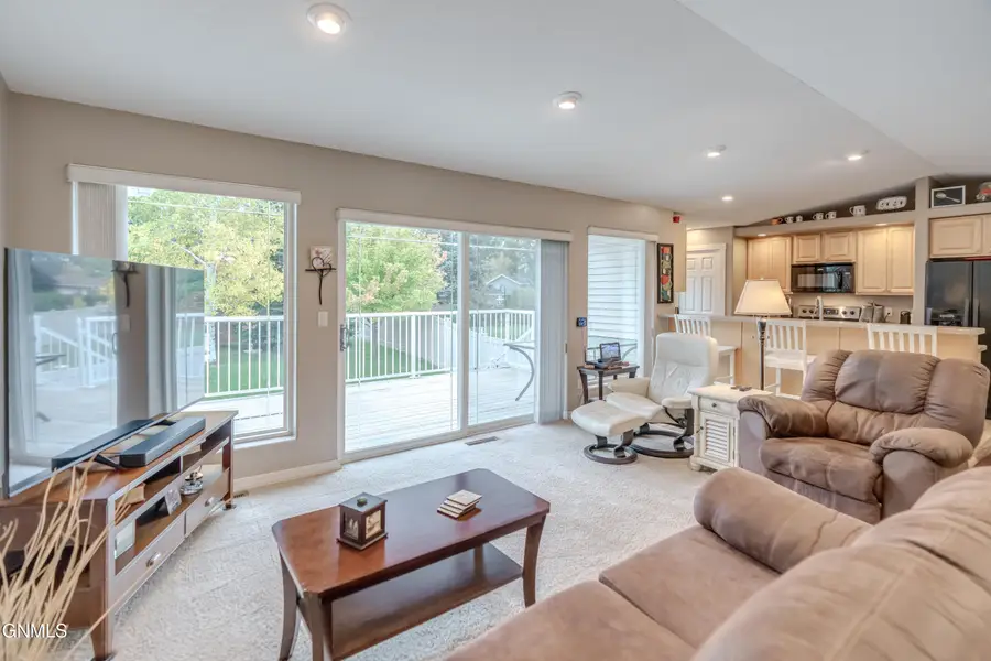 315 Versailles Avenue, Bismarck, ND 58503 - Image #2