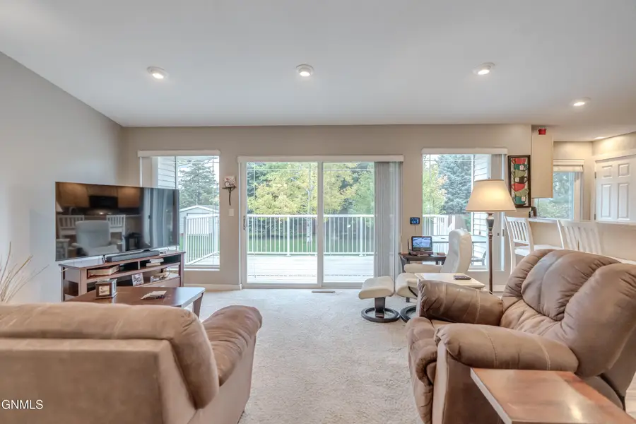 315 Versailles Avenue, Bismarck, ND 58503 - Image #3