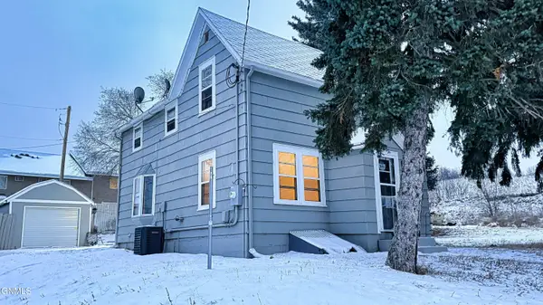 613 8th Street Sw, Minot, ND 58701