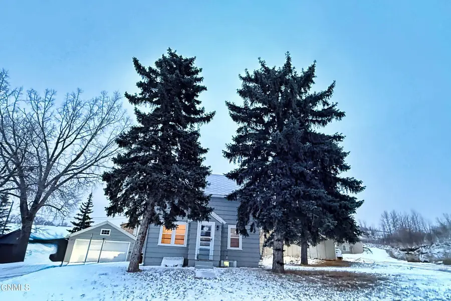 613 8th Street Sw, Minot, ND 58701 - Image #2