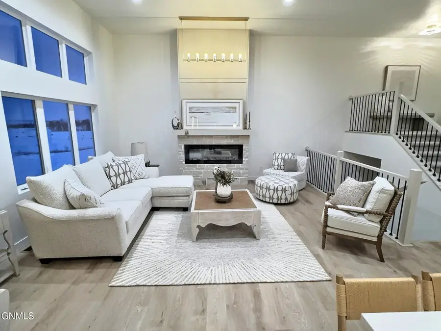 918 Beretta Street Nw, Mandan, ND 58554 - Image #2