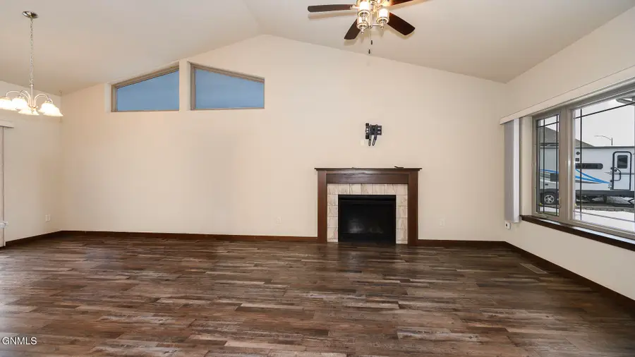 2923 Armstrong Street, Lincoln, ND 58504 - Image #3