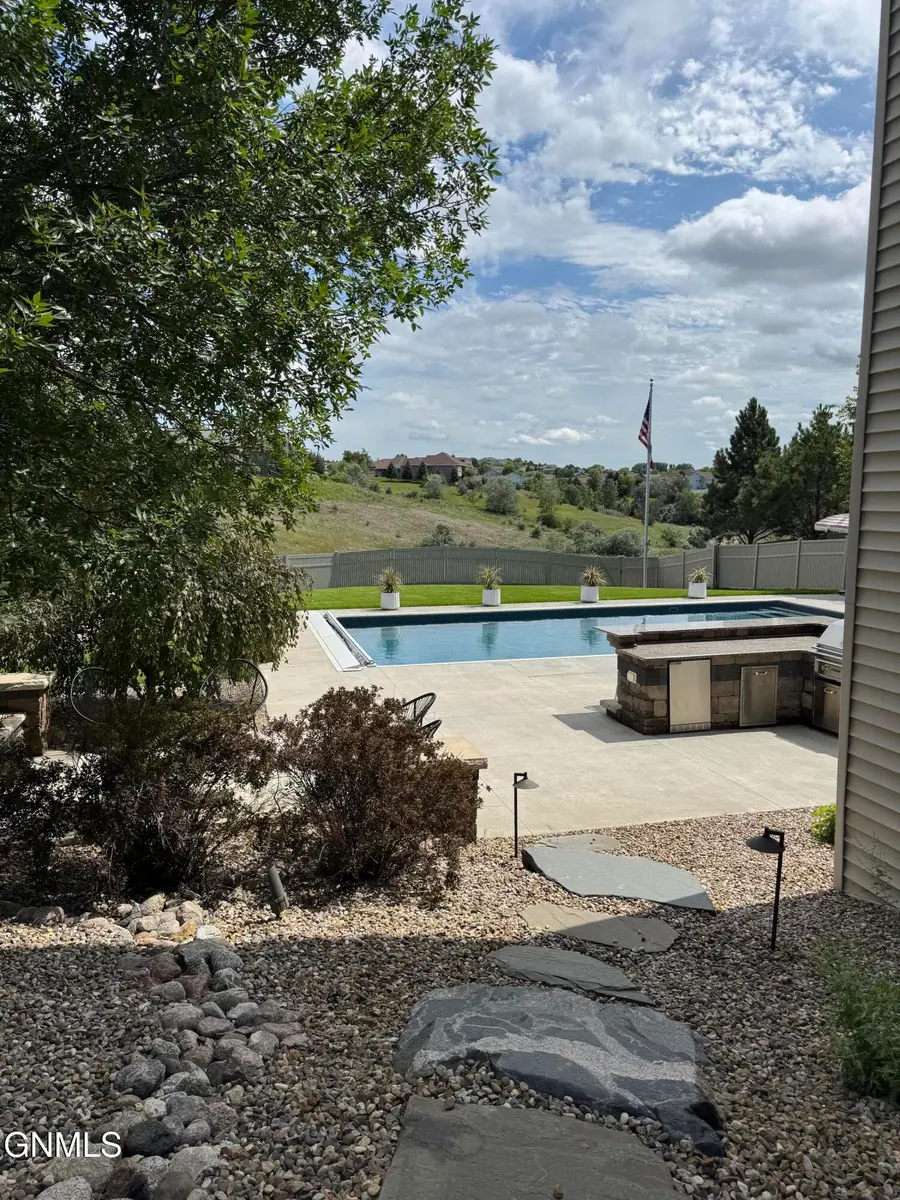 1217 Eagle Crest Loop, Bismarck, ND 58503 - Image #2