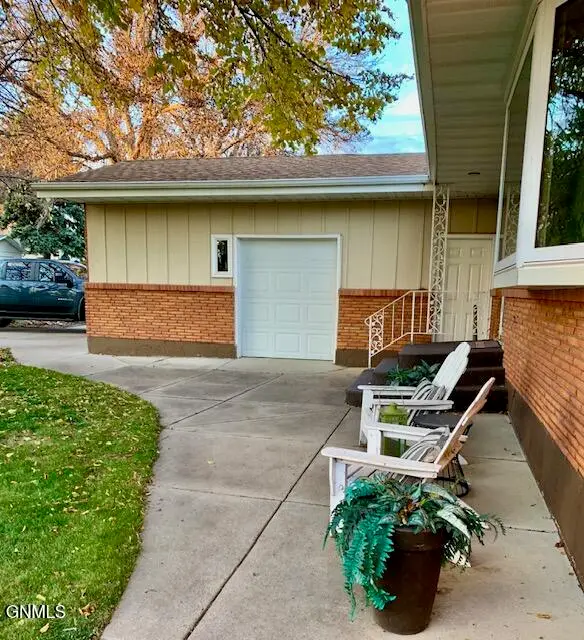 1005 Highland Acres Road W, Bismarck, ND 58501 - Image #3