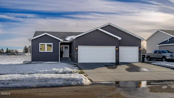 1308 Plains Bend Se, Mandan, ND 58554