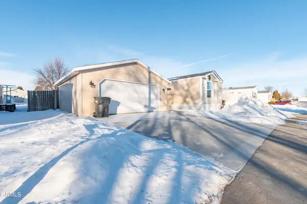 5018 Sumter Drive, Bismarck, ND 58503