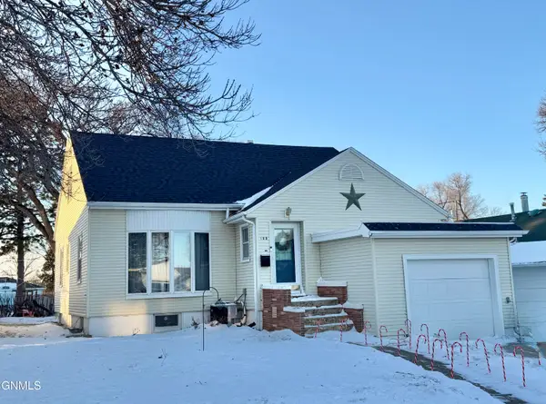 105 12th Avenue Nw, Mandan, ND 58554