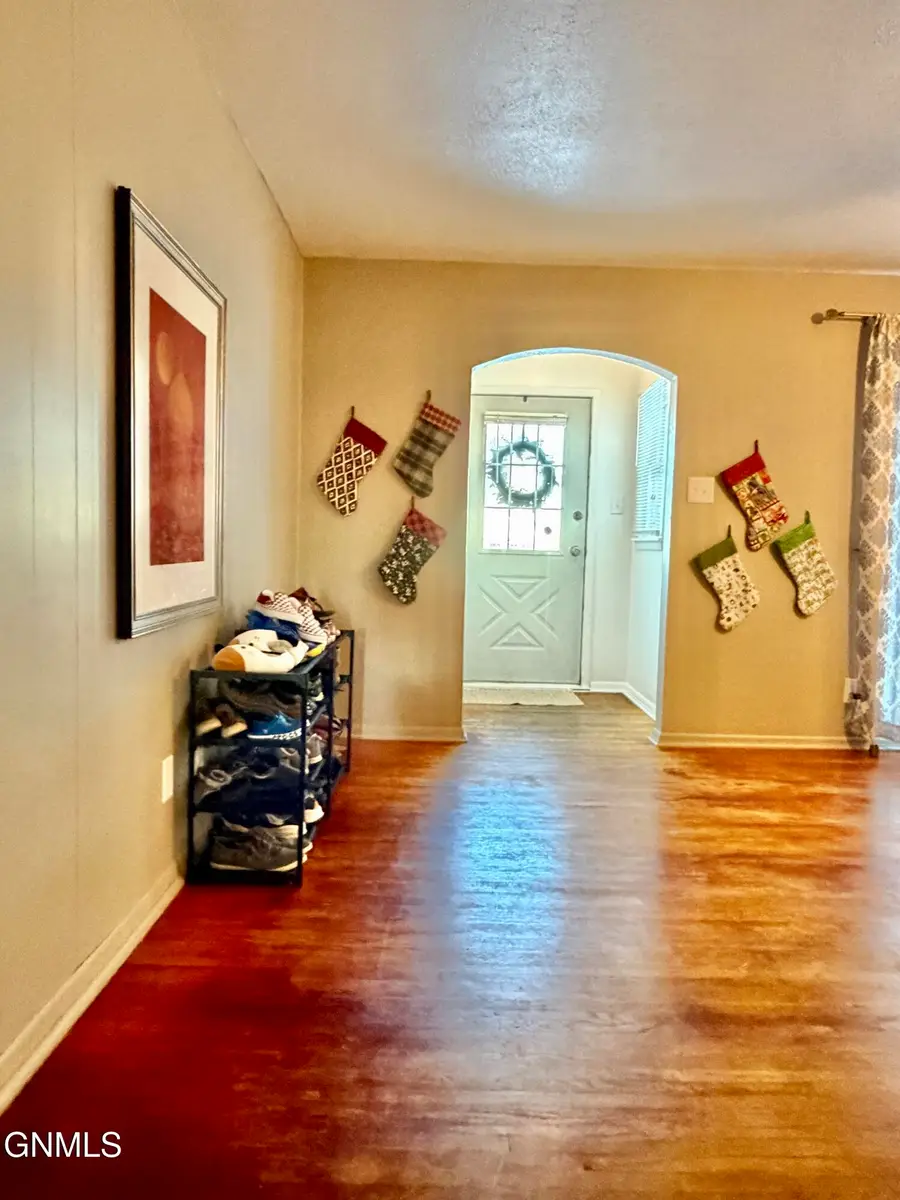 105 12th Avenue Nw, Mandan, ND 58554 - #3