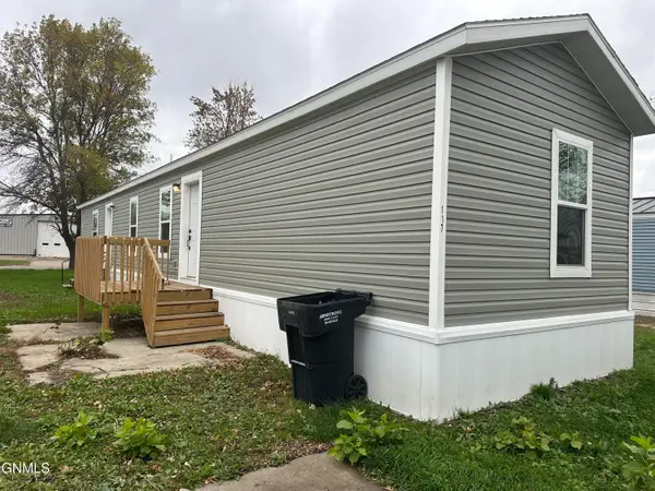 117 Countryside Lane, Mandan, ND 58554