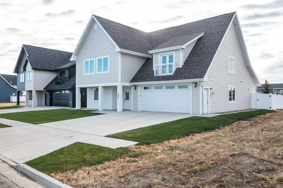 205 Lennox Drive, Bismarck, ND 58504 - Image #2