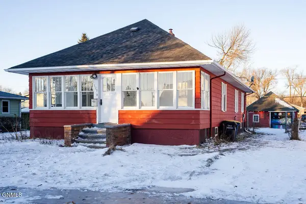 320 5th Avenue Sw, Jamestown, ND 58401