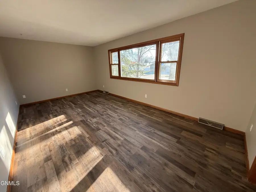 2421 Winchester Drive, Bismarck, ND 58503 - Image #3