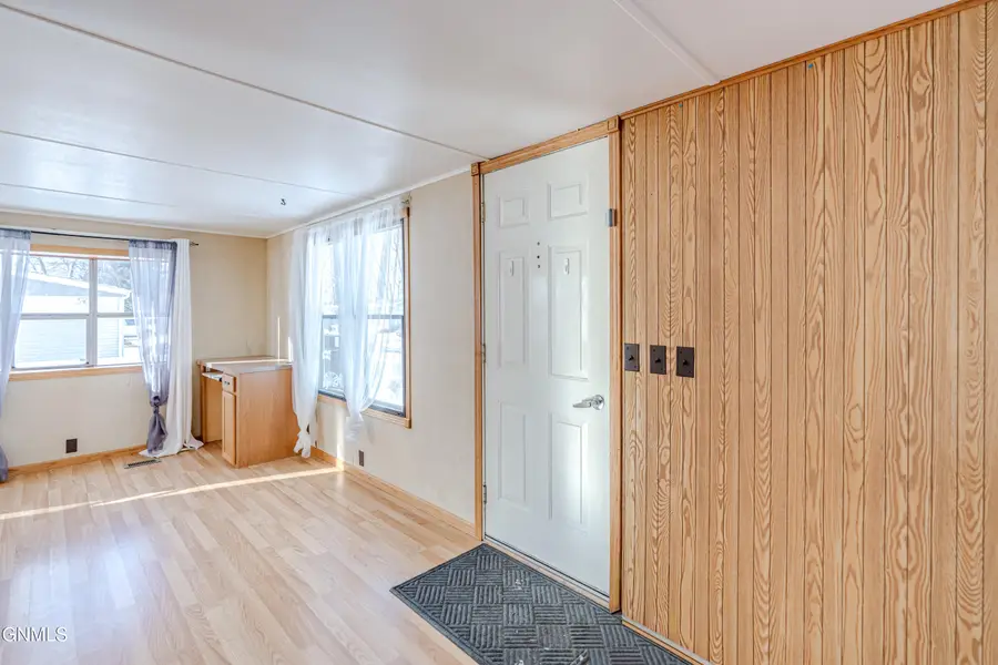 454 Piccadilly Circle, Bismarck, ND 58504 - Image #2