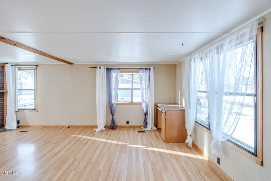 454 Piccadilly Circle, Bismarck, ND 58504 - Image #3