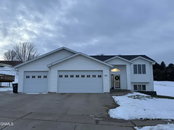 2213 Eastview Place Se, Mandan, ND 58554