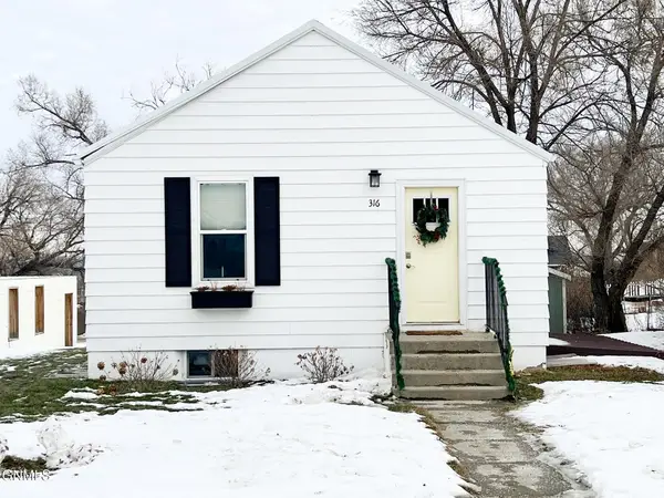 316 3rd Street Nw, Watford City, ND 58854