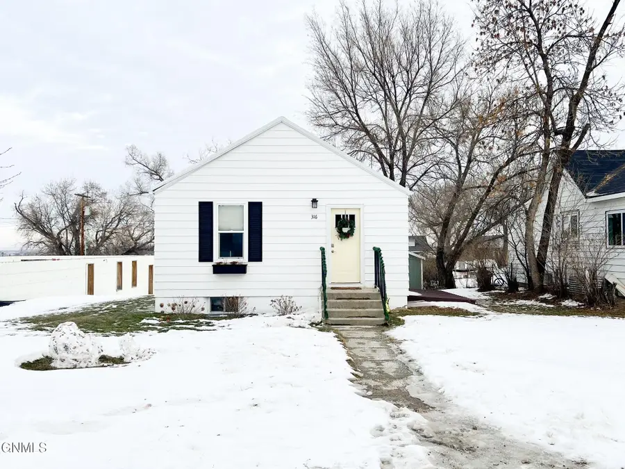 316 3rd Street Nw, Watford City, ND 58854 - #2