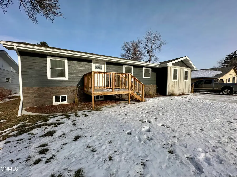 114 3rd Street Ne, Hazen, ND 58545 - Image #2
