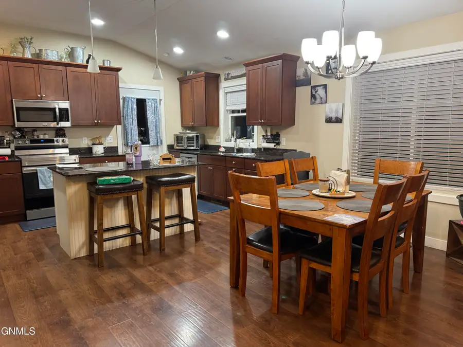 321 27th Avenue Ne, Watford City, ND 58854 - Image #2