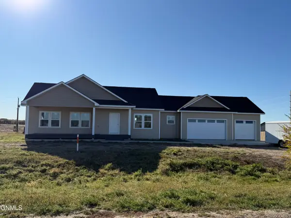 13370 Meadow Creek Street, Williston, ND 58801