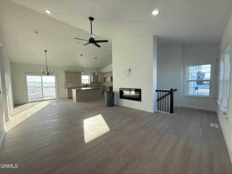 13370 Meadow Creek Street, Williston, ND 58801 - Image #2