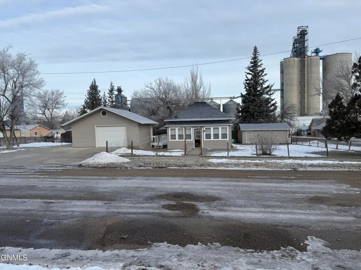 384 1st Street Se, Beach, ND 58621 - Image #1