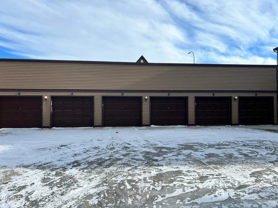 2877 Warwick Loop #D, Bismarck, ND 58504 - Image #2