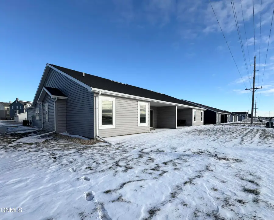 109 Kenner Loop, Bismarck, ND 58504 - Image #2